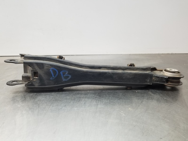 Recambio de brazo suspension inferior trasero derecho para mercedes clase c (w206) 220 d referencia OEM IAM A2063501700  