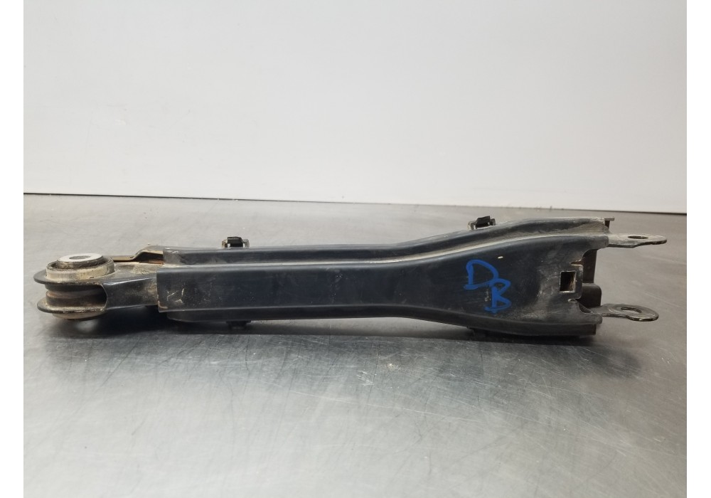 Recambio de brazo suspension inferior trasero izquierdo para mercedes clase c (w206) 220 d referencia OEM IAM A2063501700  