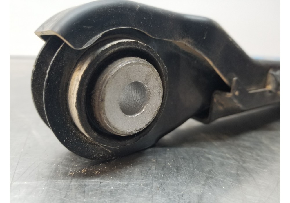 Recambio de brazo suspension inferior trasero izquierdo para mercedes clase c (w206) 220 d referencia OEM IAM A2063501700  