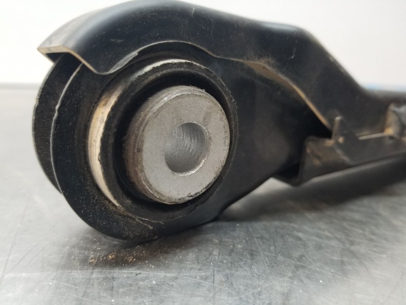 Recambio de brazo suspension inferior trasero izquierdo para mercedes clase c (w206) 220 d referencia OEM IAM A2063501700  