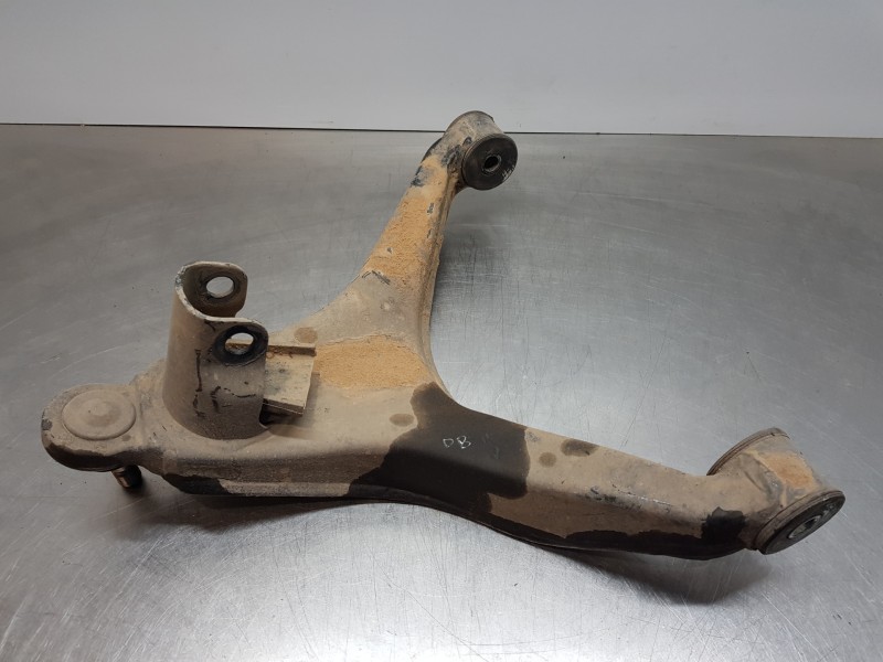 Recambio de brazo suspension inferior delantero derecho para iveco daily caja cerrada h2 referencia OEM IAM 5801564316  