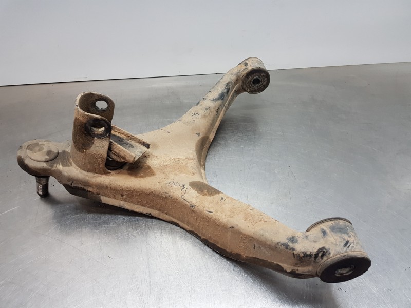 Recambio de brazo suspension inferior delantero izquierdo para iveco daily caja cerrada h2 referencia OEM IAM 5801564316  