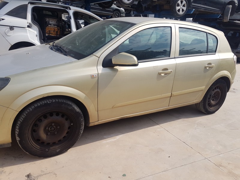 opel astra h berlina del año 2004