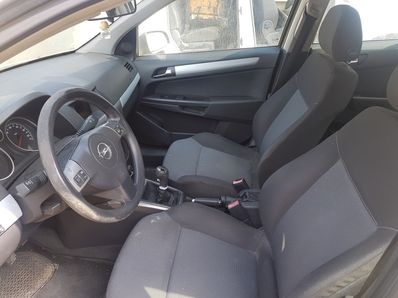 opel astra h berlina del año 2004