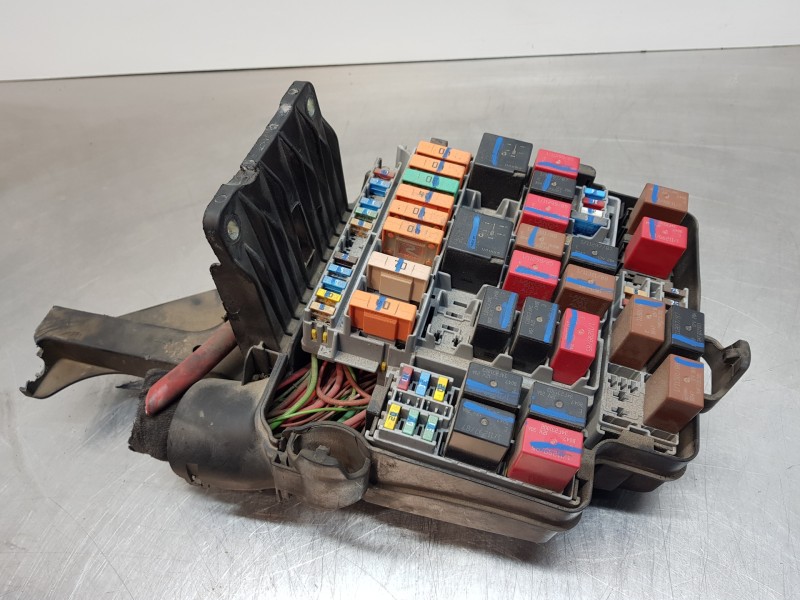 Recambio de caja reles / fusibles para iveco daily caja cerrada h2 referencia OEM IAM 5801393357 5801393356 