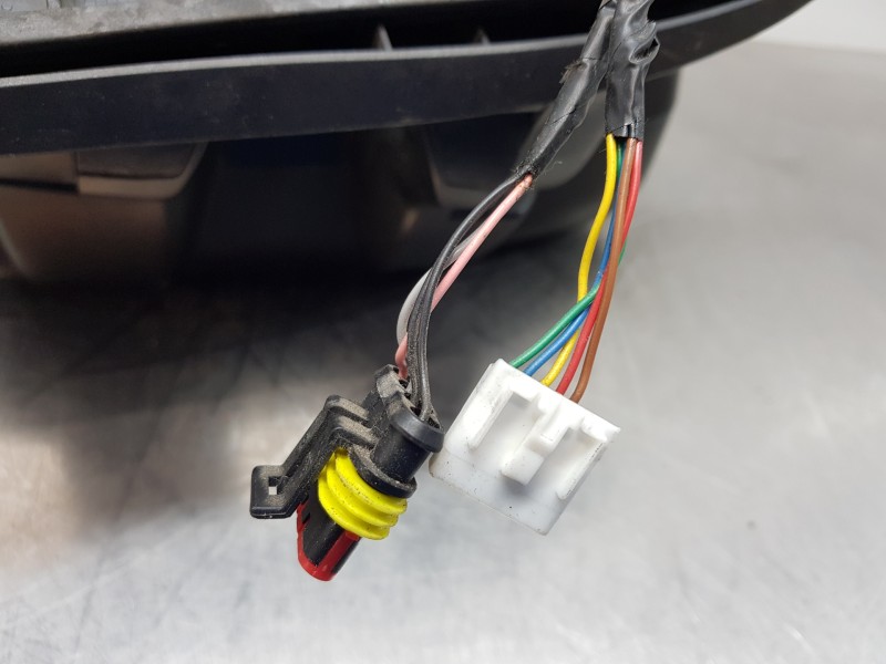 Recambio de retrovisor izquierdo para iveco daily caja cerrada h2 referencia OEM IAM 5801552556  