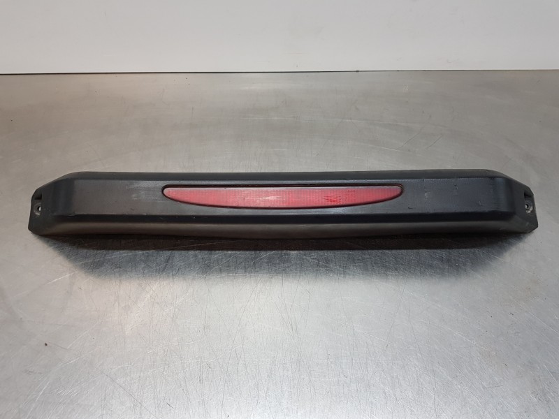 Recambio de luz central de freno para iveco daily caja cerrada h2 referencia OEM IAM 5801557592  