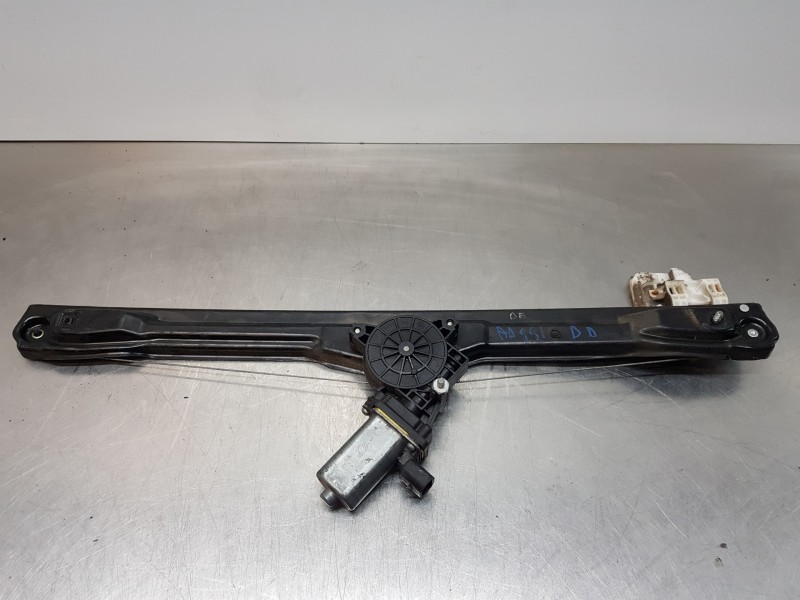 Recambio de elevalunas delantero derecho para iveco daily caja cerrada h2 referencia OEM IAM 5801901052  