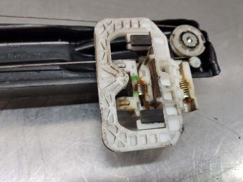 Recambio de elevalunas delantero derecho para iveco daily caja cerrada h2 referencia OEM IAM 5801901052  