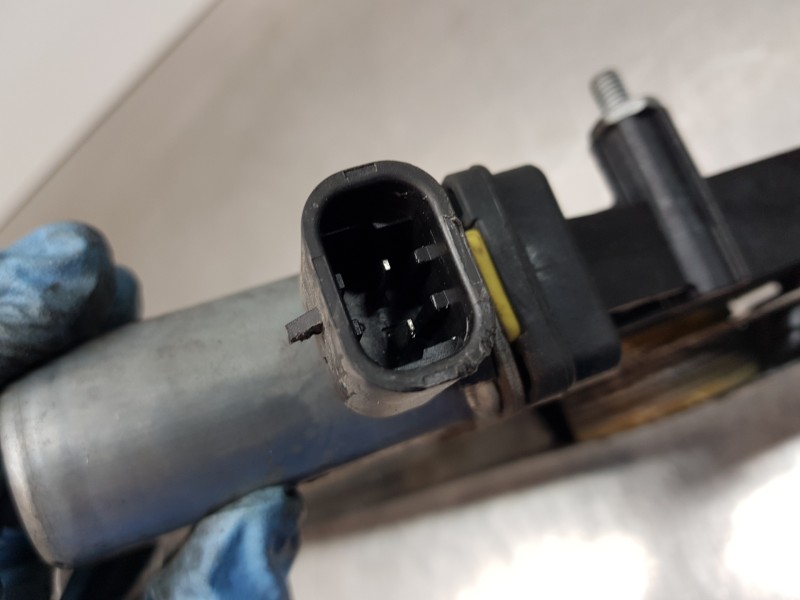 Recambio de elevalunas delantero derecho para iveco daily caja cerrada h2 referencia OEM IAM 5801901052  