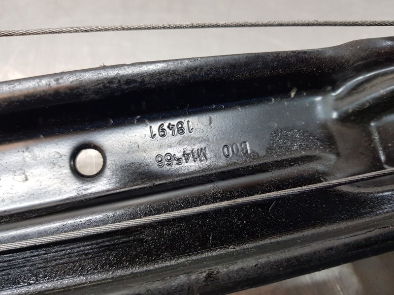 Recambio de elevalunas delantero derecho para iveco daily caja cerrada h2 referencia OEM IAM 5801901052  