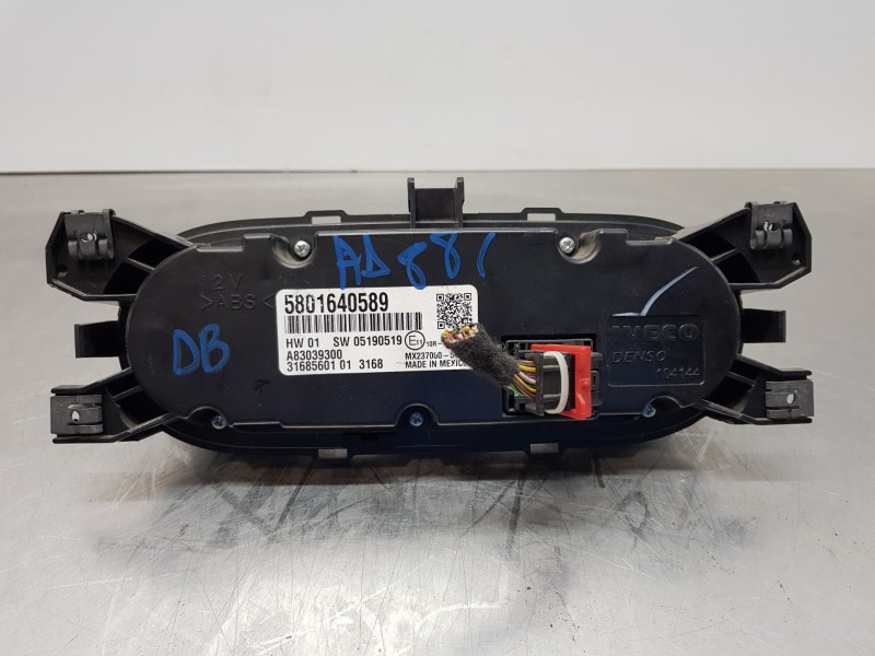 Recambio de mando calefaccion / aire acondicionado para iveco daily caja cerrada h2 referencia OEM IAM 5801640589  