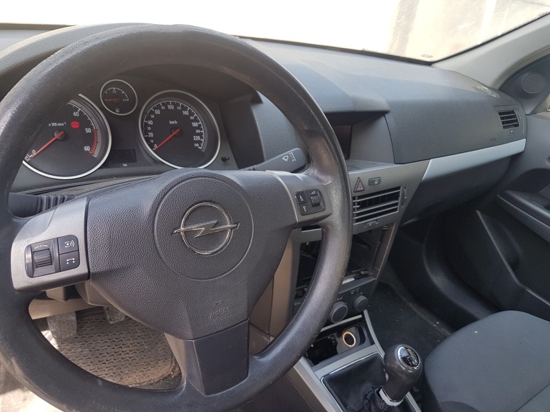 opel astra h berlina del año 2004