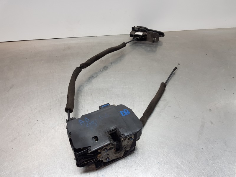 Recambio de cerradura puerta delantera derecha para iveco daily caja cerrada h2 referencia OEM IAM 580152930200 58015293020 