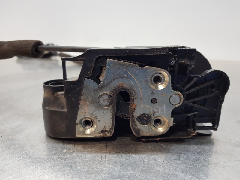 Recambio de cerradura puerta delantera derecha para iveco daily caja cerrada h2 referencia OEM IAM 580152930200 58015293020 