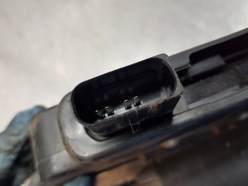 Recambio de cerradura puerta delantera derecha para iveco daily caja cerrada h2 referencia OEM IAM 580152930200 58015293020 