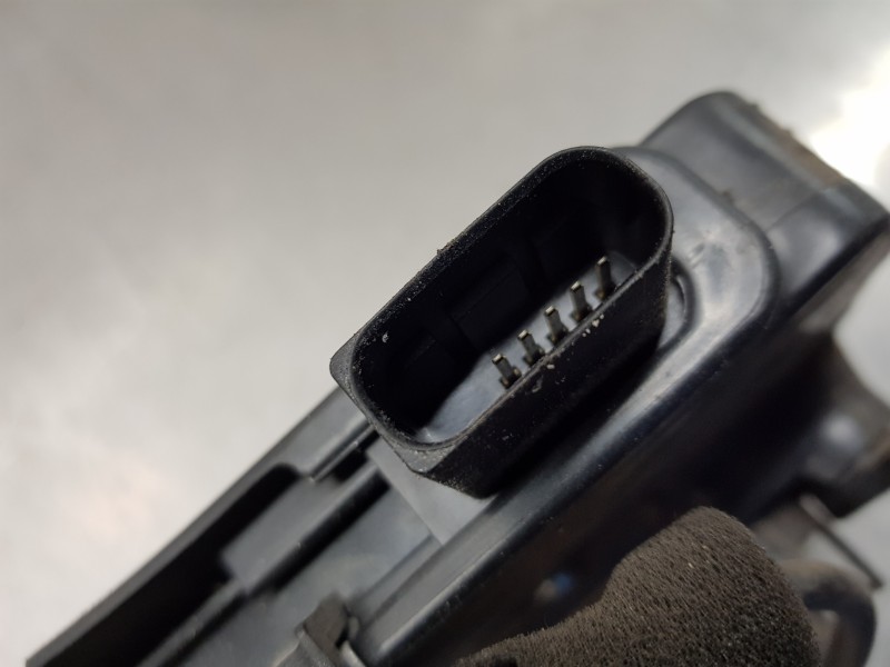 Recambio de cerradura puerta delantera izquierda para iveco daily caja cerrada h2 referencia OEM IAM 5801529301 5801529301C 