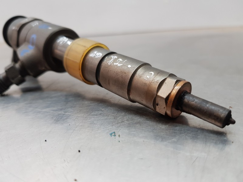 Recambio de inyector para peugeot 207 confort referencia OEM IAM 0445110339  