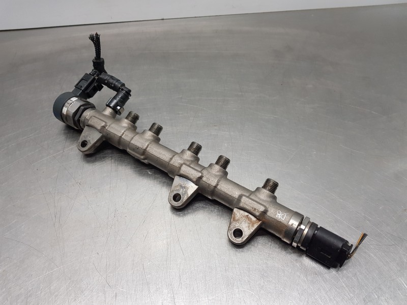 Recambio de rampa inyectora para bmw serie 3 berlina (g20) sport referencia OEM IAM 13538579240 8579240 0281006886