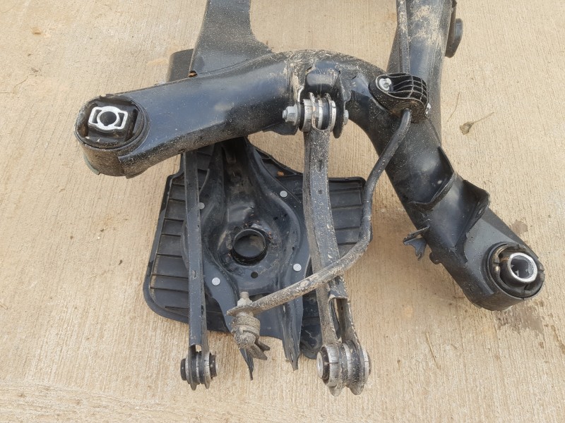 Recambio de puente trasero para bmw serie 3 berlina (g20) sport referencia OEM IAM 33318837913  