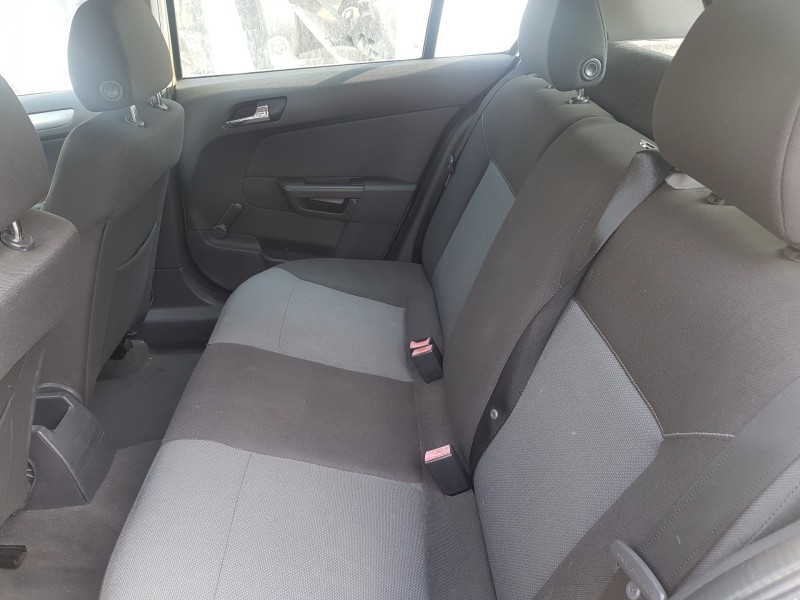 opel astra h berlina del año 2004