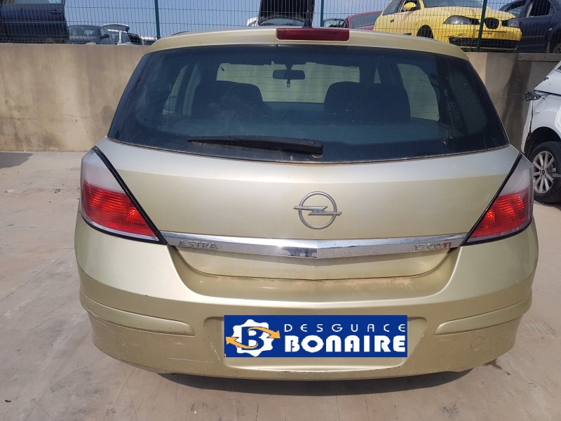 opel astra h berlina del año 2004
