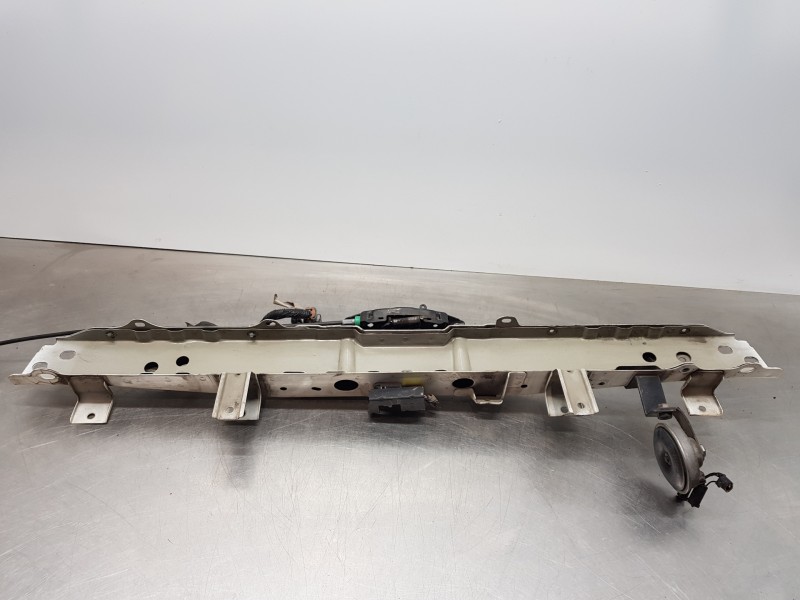 Recambio de travesaño superior para nissan qashqai (j11) acenta referencia OEM IAM F25114EAMH  