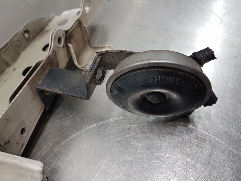 Recambio de travesaño superior para nissan qashqai (j11) acenta referencia OEM IAM F25114EAMH  