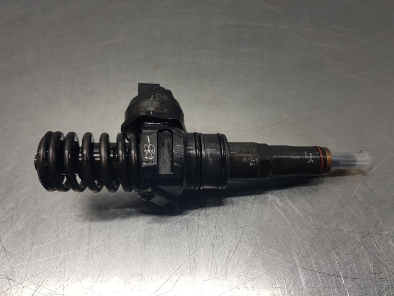 Recambio de inyector para seat ibiza (6l1) sigma referencia OEM IAM 038130073AG 0414720215  Recambio de inyector para seat ibiza (6l1) sigma referencia OEM IAM 038130073AG 0414720215