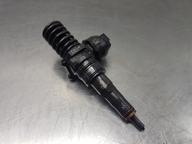 Recambio de inyector para seat ibiza (6l1) sigma referencia OEM IAM 038130073AG 0414720215  Recambio de inyector para seat ibiza (6l1) sigma referencia OEM IAM 038130073AG 0414720215