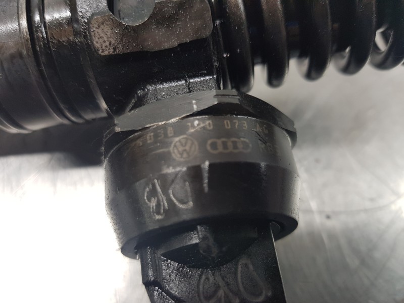 Recambio de inyector para seat ibiza (6l1) sigma referencia OEM IAM 038130073AG 0414720215  Recambio de inyector para seat ibiza (6l1) sigma referencia OEM IAM 038130073AG 0414720215