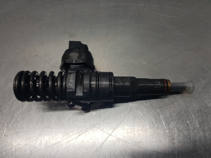 Recambio de inyector para seat ibiza (6l1) sigma referencia OEM IAM 038130073AG 0414720215  Recambio de inyector para seat ibiza (6l1) sigma referencia OEM IAM 038130073AG 0414720215