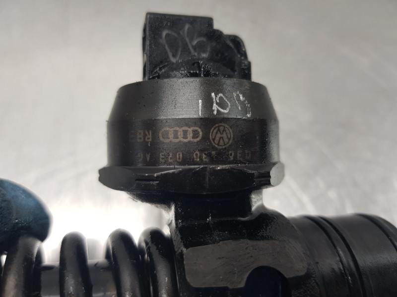 Recambio de inyector para seat ibiza (6l1) sigma referencia OEM IAM 038130073AG 0414720215  Recambio de inyector para seat ibiza (6l1) sigma referencia OEM IAM 038130073AG 0414720215