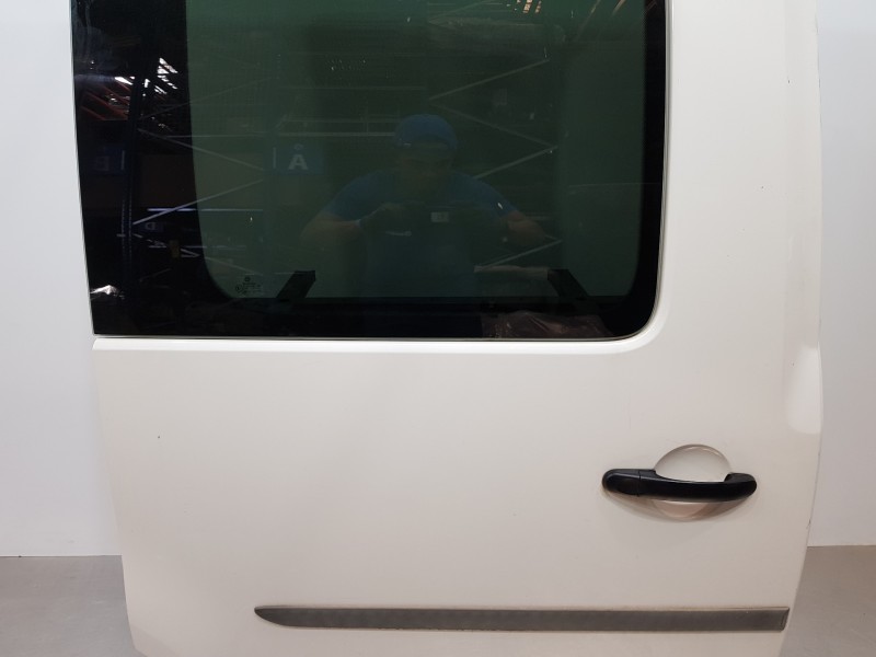 Recambio de puerta lateral corredera derecha para volkswagen caddy v cargo referencia OEM IAM 2K5843108C   Recambio de puerta lateral corredera derecha para volkswagen caddy v cargo referencia OEM IAM 2K5843108C