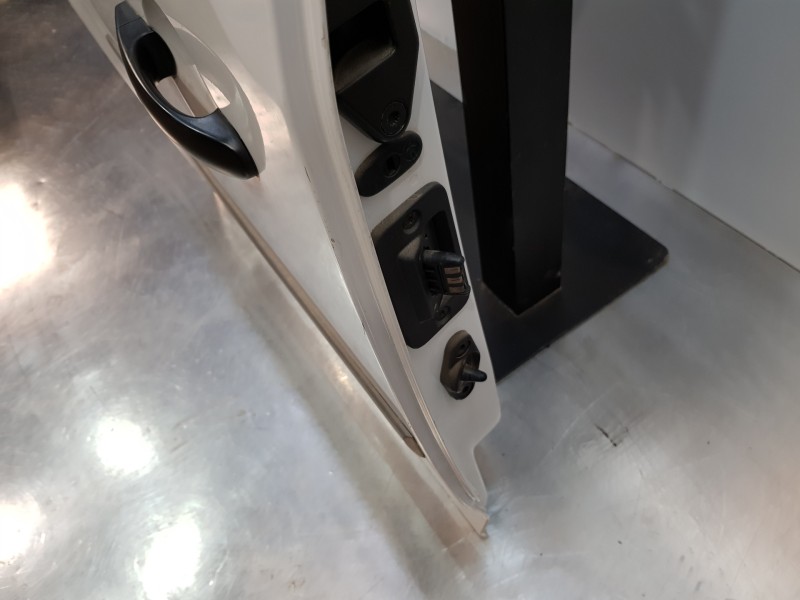 Recambio de puerta lateral corredera derecha para volkswagen caddy v cargo referencia OEM IAM 2K5843108C   Recambio de puerta lateral corredera derecha para volkswagen caddy v cargo referencia OEM IAM 2K5843108C