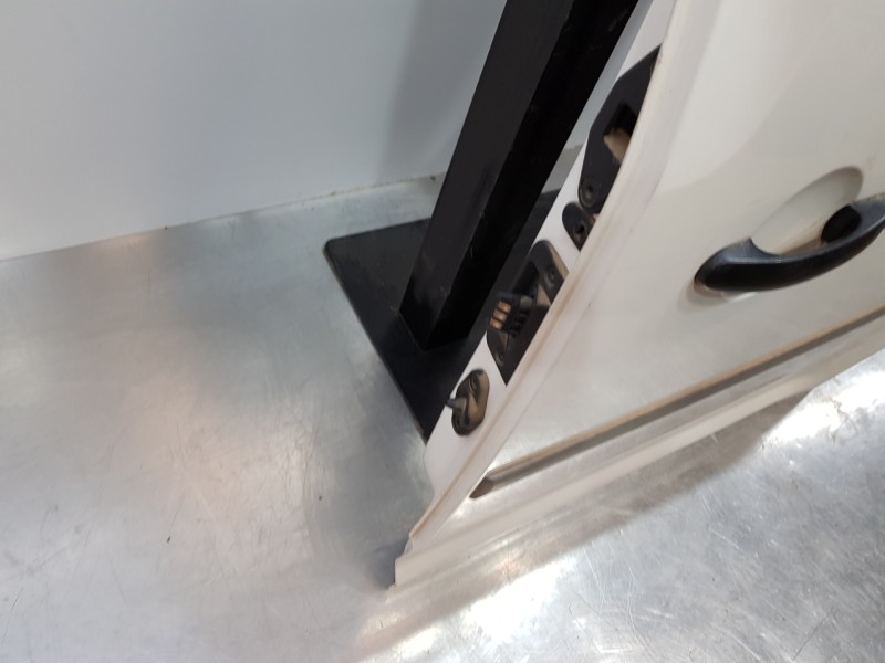 Recambio de puerta lateral corredera izquierda para volkswagen caddy v cargo referencia OEM IAM 2K5843107C  
