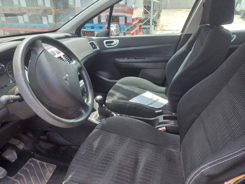 peugeot 307 berlina (s2) del año 2008