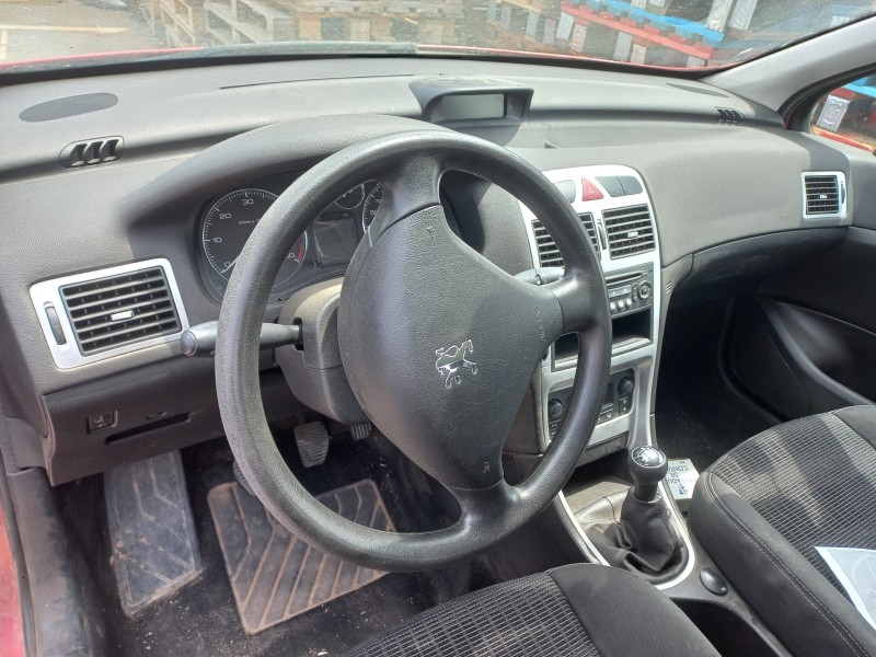 peugeot 307 berlina (s2) del año 2008