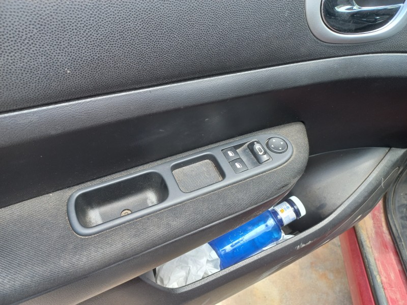 peugeot 307 berlina (s2) del año 2008