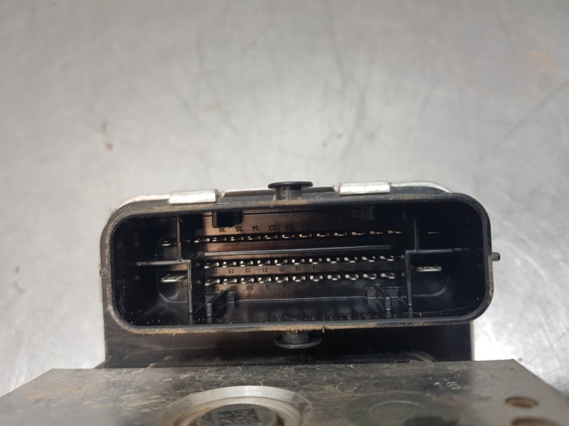 Recambio de abs para volkswagen caddy v cargo referencia OEM IAM 7E0614517M 10022008244 7E0907379P