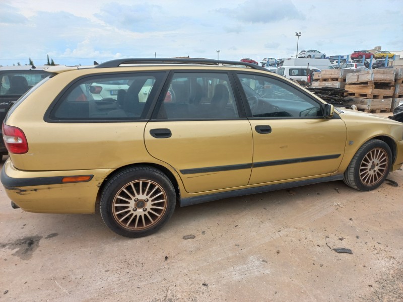 volvo v40 familiar del año 2003