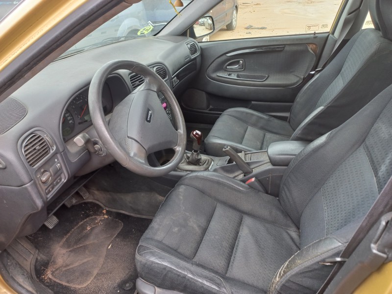 volvo v40 familiar del año 2003