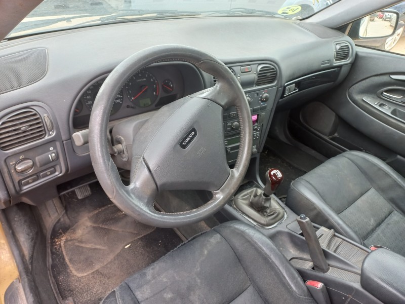 volvo v40 familiar del año 2003