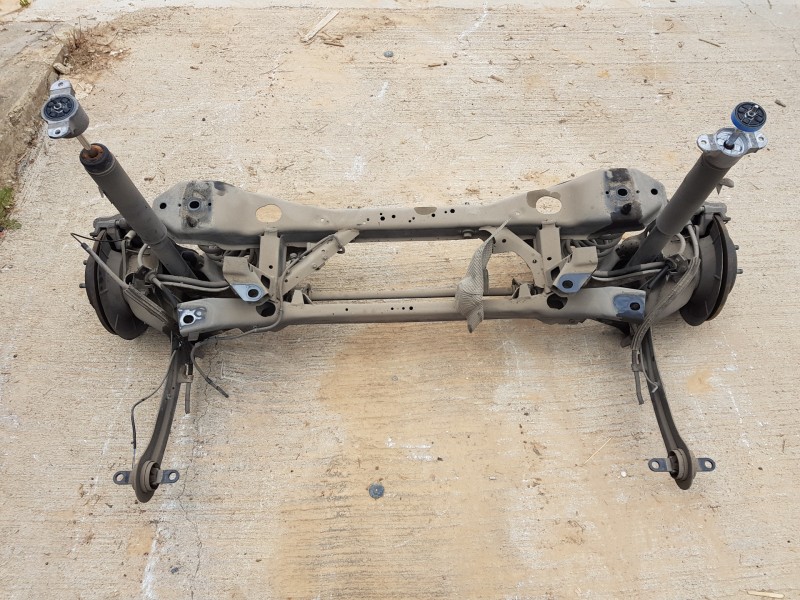 Recambio de puente trasero para ford c-max titanium referencia OEM IAM 2320059 AV615K067BF  Recambio de puente trasero para ford c-max titanium referencia OEM IAM 2320059 AV615K067BF