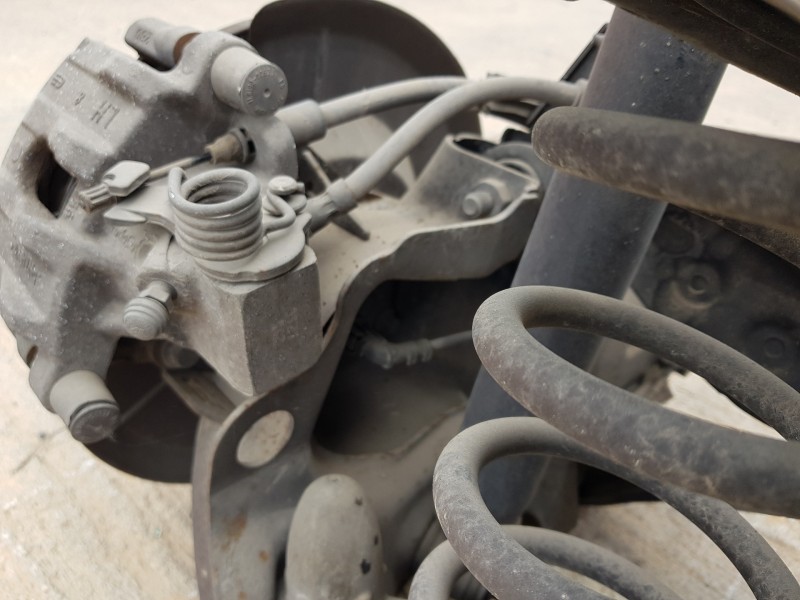 Recambio de puente trasero para ford c-max titanium referencia OEM IAM 2320059 AV615K067BF  Recambio de puente trasero para ford c-max titanium referencia OEM IAM 2320059 AV615K067BF