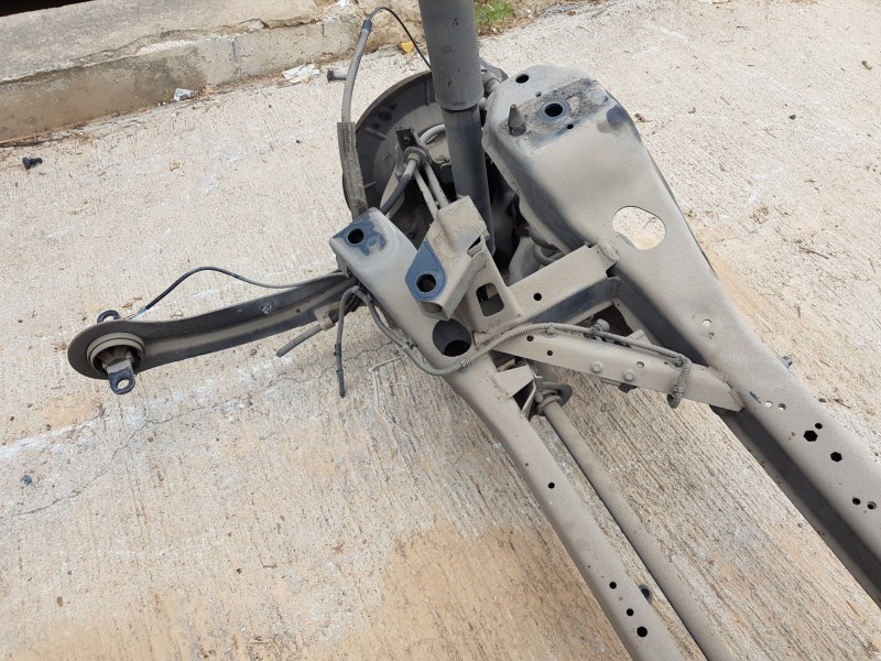 Recambio de puente trasero para ford c-max titanium referencia OEM IAM 2320059 AV615K067BF  Recambio de puente trasero para ford c-max titanium referencia OEM IAM 2320059 AV615K067BF