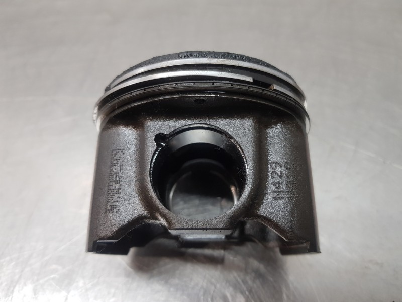 Recambio de piston para mercedes clase a (w177) 200 d referencia OEM IAM A6540306400  