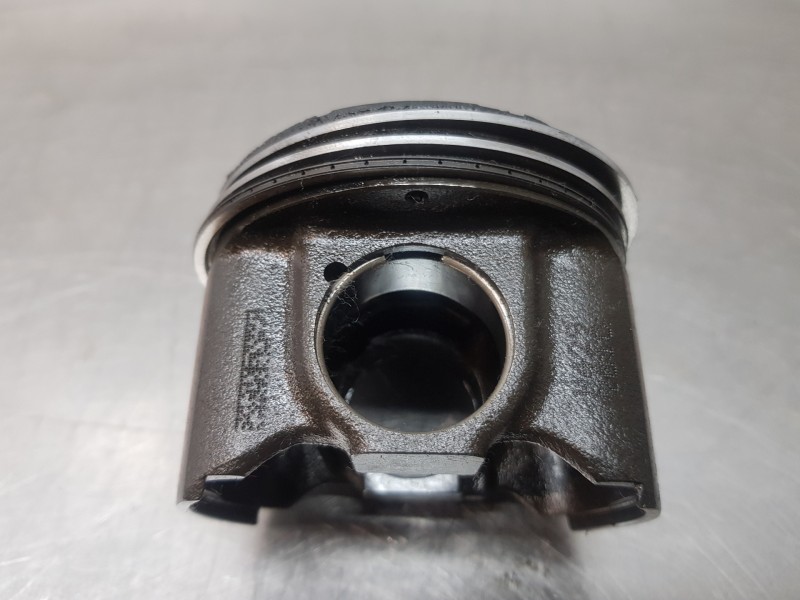 Recambio de piston para mercedes clase a (w177) 200 d referencia OEM IAM A6540306400  