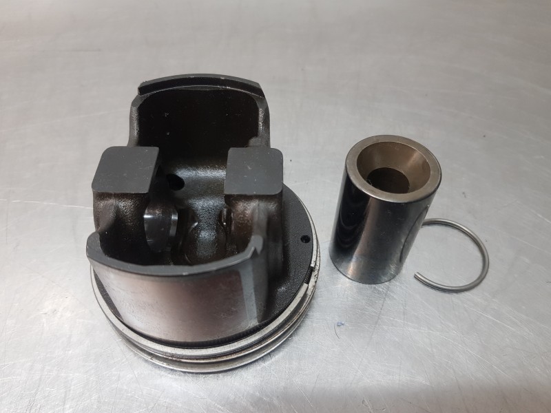 Recambio de piston para mercedes clase a (w177) 200 d referencia OEM IAM A6540306400  