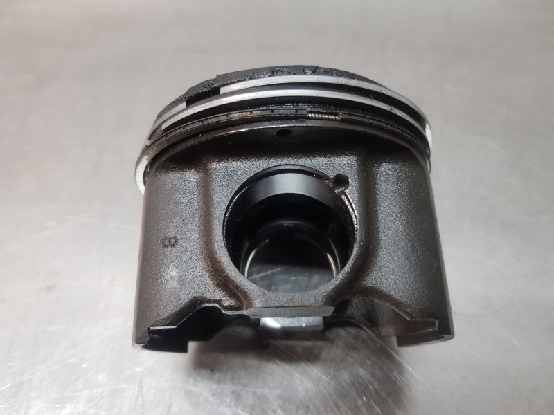 Recambio de piston para mercedes clase a (w177) 200 d referencia OEM IAM A6540306400  